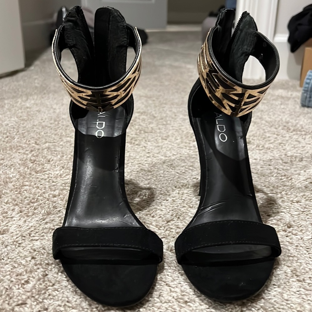 Aldo Black Heel with Gold Details (9.0)